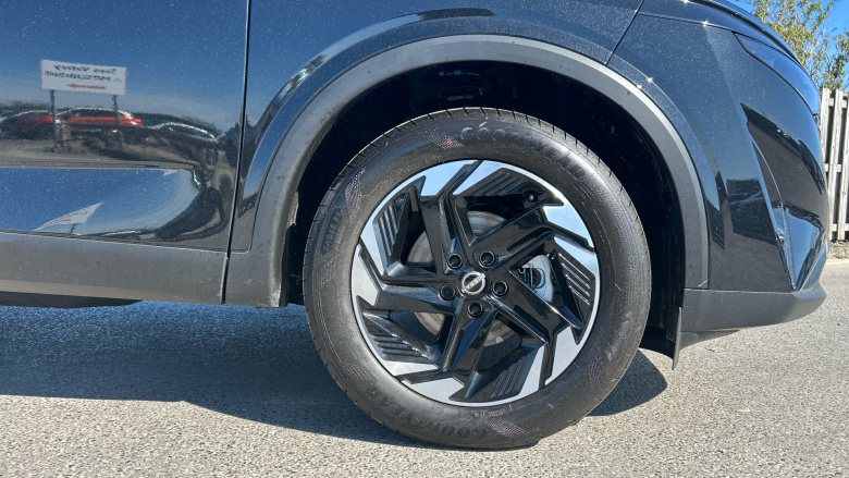 Nissan Qashqai 1.3 DiG-T MH N-Connecta 5dr Petrol Hatchback